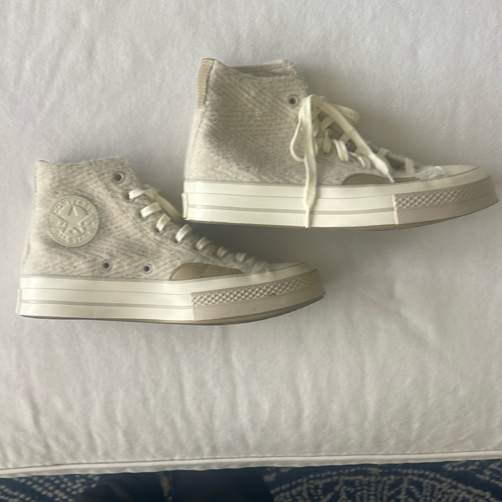 NWOB CONVERSE CHUCK 70 Cozy High-top Sneakers Size 8.5 beige fuzzy fabric